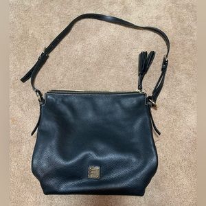 Black leather Dooney & Bourke bag with adjustable strap